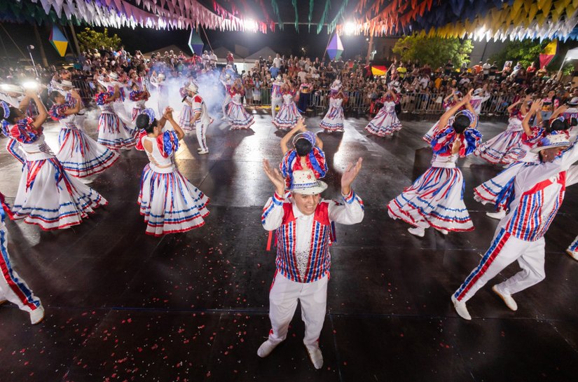 Coco de Roda emociona publico na primeira noite do concurso em Jaraguá