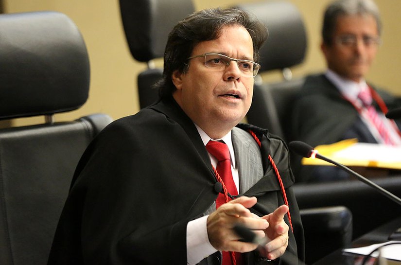 Tribunal de Justiça mantém afastamento do prefeito de Viçosa