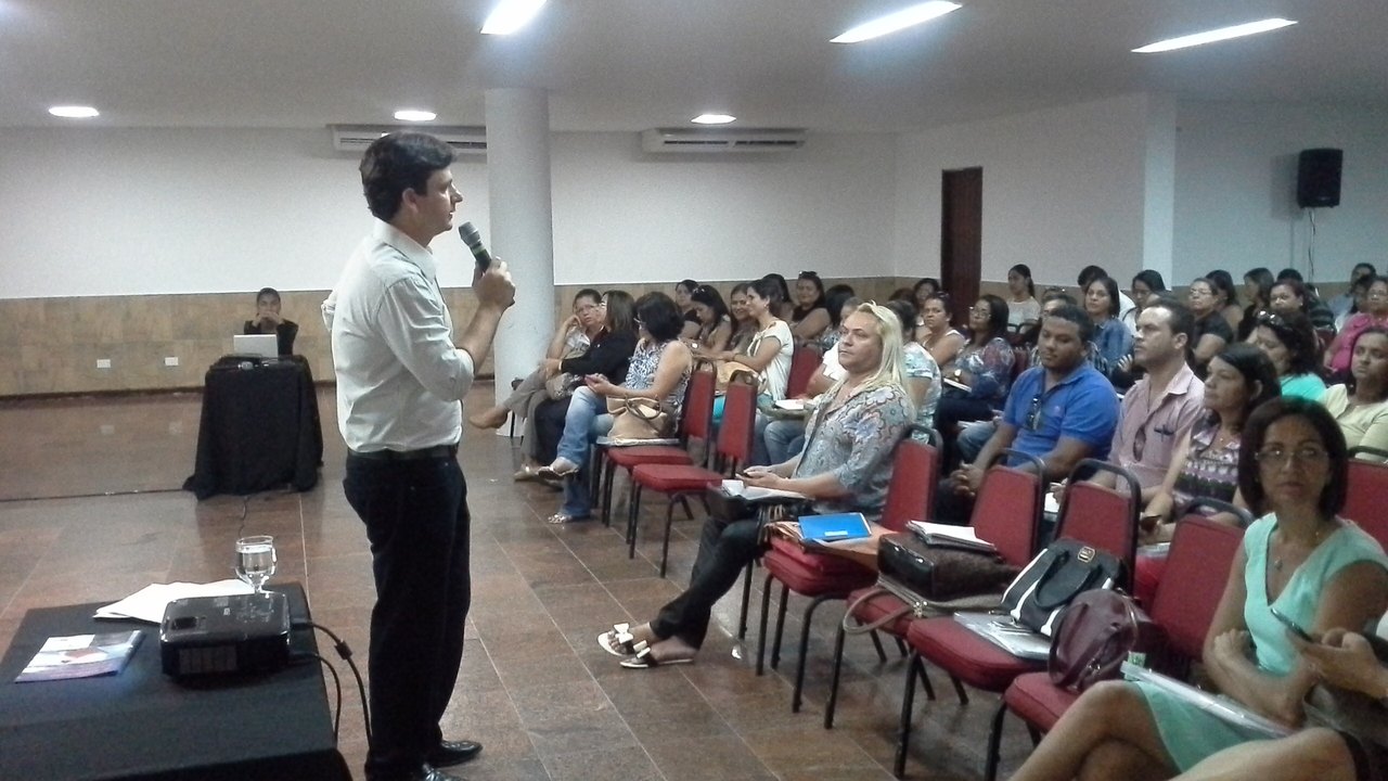 Prefeito apresenta a gestores e técnicos case sobre Ideb de Jequiá da Praia