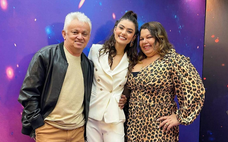 ‘BBB 22’: mãe de Eslovênia diz que conversa com Lucas todos os dias