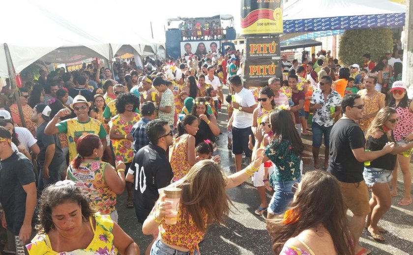 Prévias de carnaval em Palmeira acontecem com sucesso de público