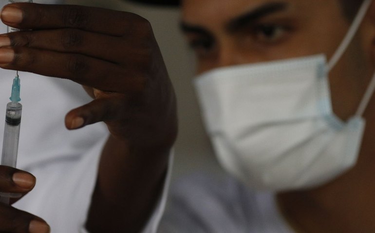 Número de médicos no Brasil aumentou 23,6% após pandemia de covid-19, diz IBGE