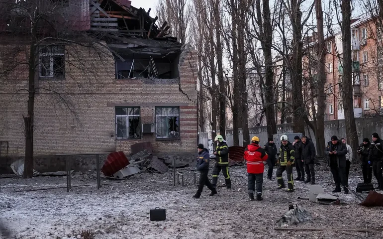Minha primeira noite num abrigo em Kiev: sirenes, mísseis e drones fazem parte do dia a dia dos ucranianos