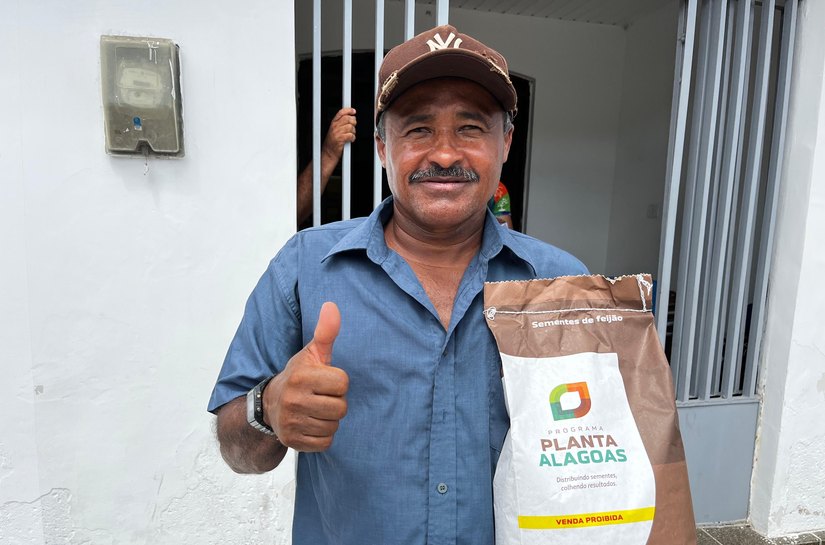 Prefeitura de Santana do Mundaú inicia entrega de sementes