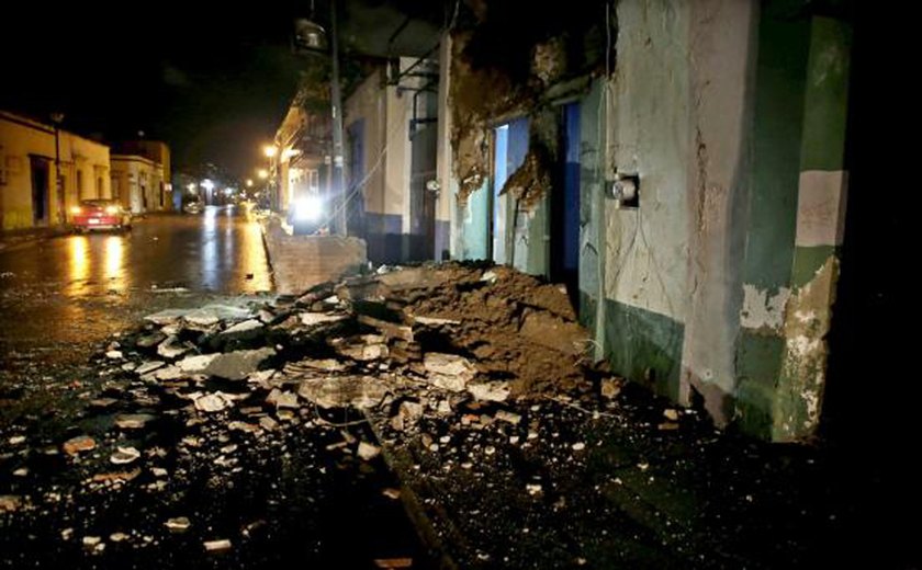 Presidente mexicano alerta que pode haver outro forte tremor em menos de 24h