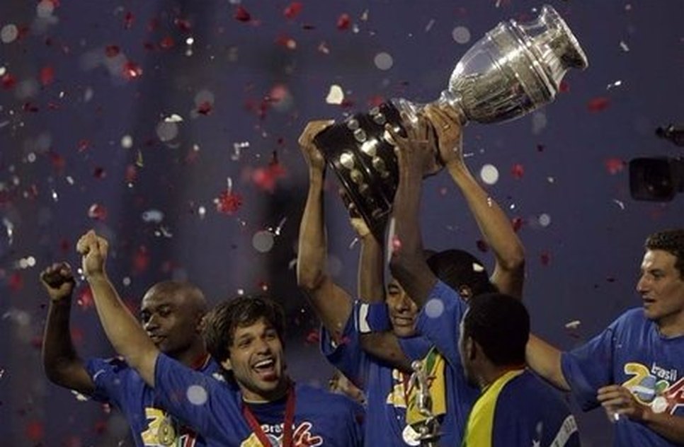 Última vez que Brasil levantou a Copa América foi em 2007 Ari Ferreira/Lancepress