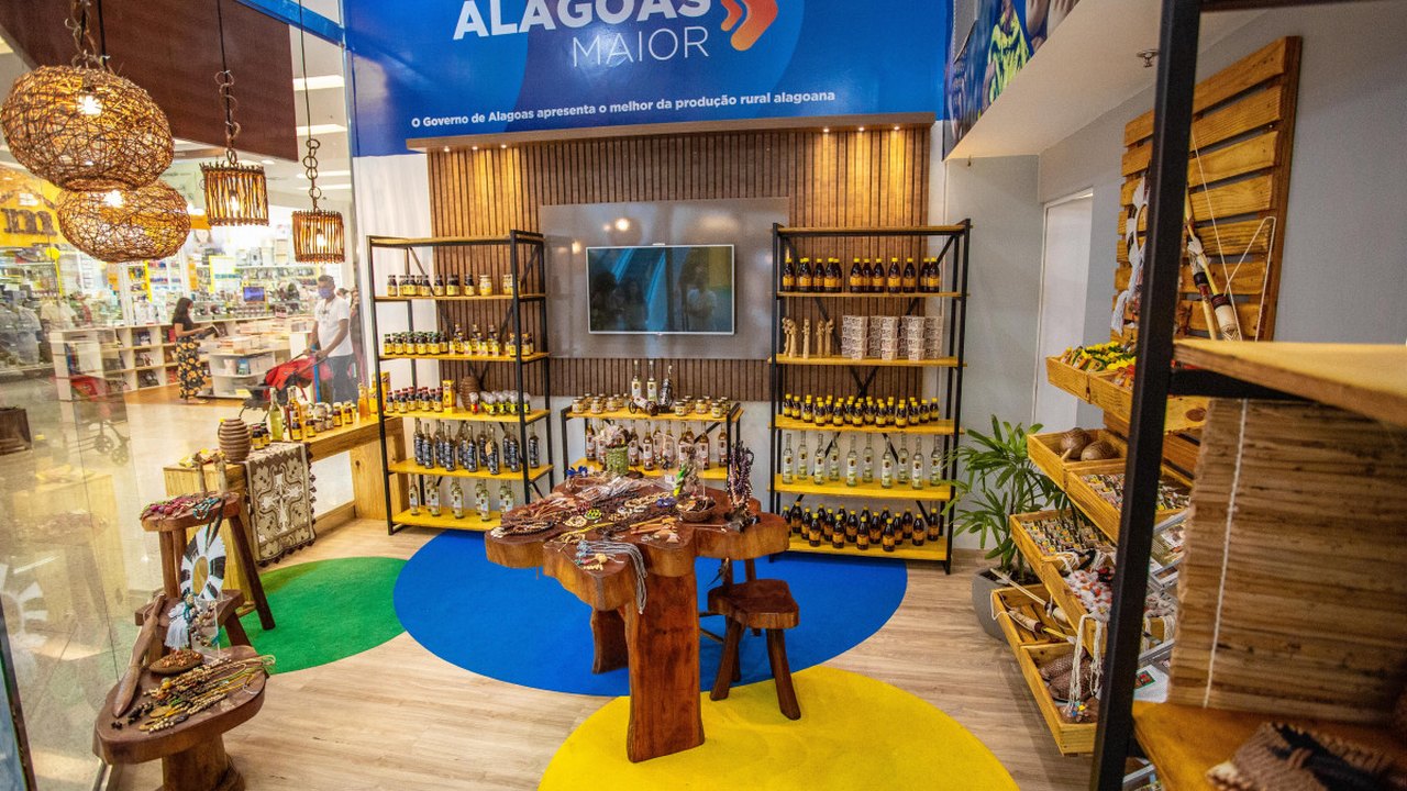 Programa Alagoas Maior comercializa produtos regionais de pequenos produtores em Shopping de Maceió