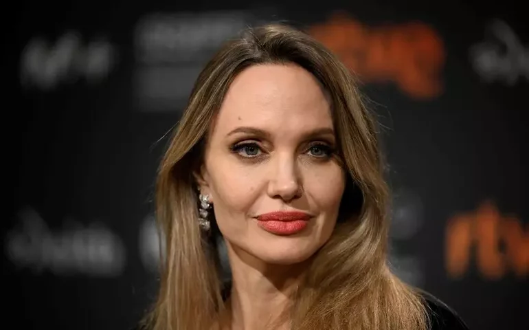 'Não reconheço mais meu país', afirma Angelina Jolie