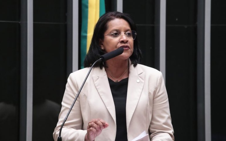 Comissão aprova licença-maternidade de 180 dias para mulheres com mandato eletivo