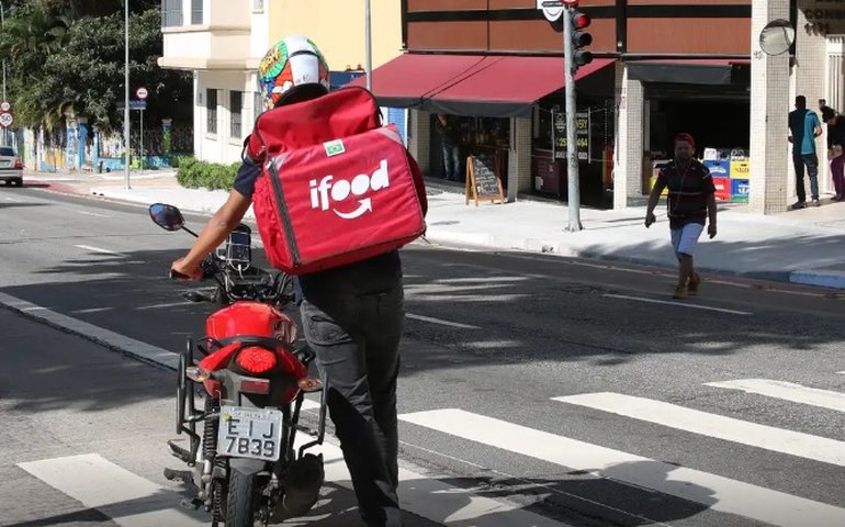 Cade notifica iFood após denúncias de descumprimento de acordo