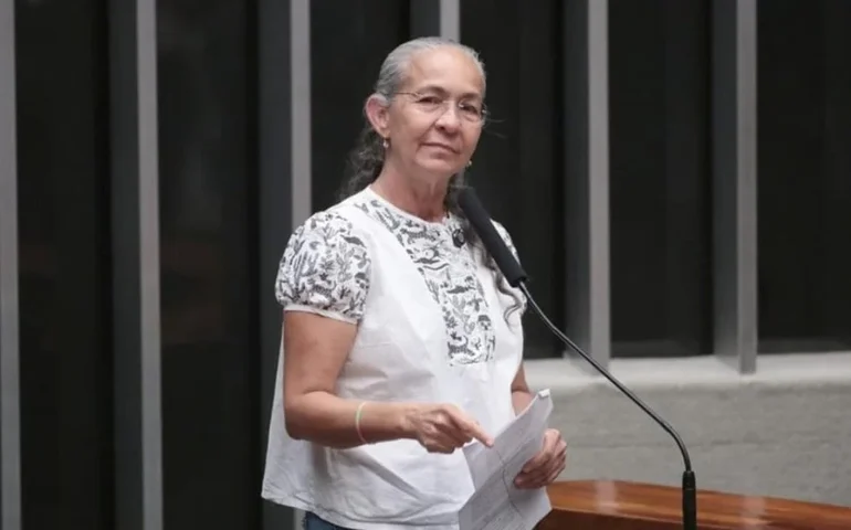 Heloísa Helena, deputada federal da Rede, celebra decisão de Flávio Dino contra revalidação do orçamento secreto