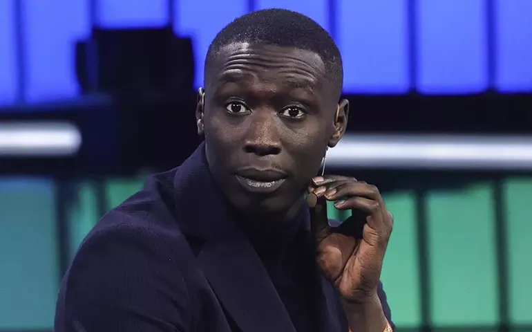 TikToker Khaby Lame vende empresa por mais de 900 milhões de dólares