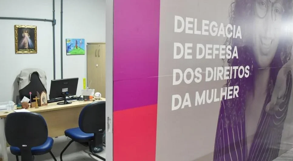 Suspeita foi encaminhada à delegacia especializada de atendimento à mulher