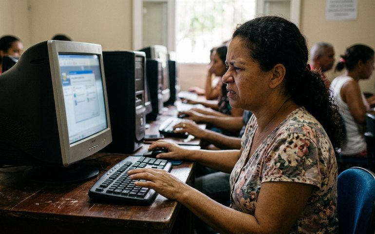 Menos da metade dos brasileiros domina habilidades digitais complexas, aponta CNI