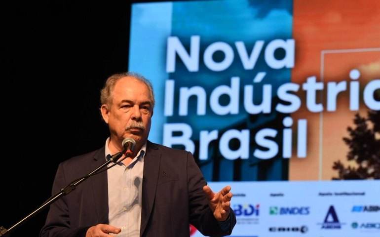 Mercadante diz que Brasil estuda como atrair de volta pesquisadores brasileiros nos EUA (VÍDEOS)