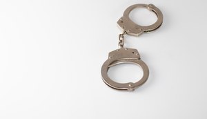 Homem é preso após agredir e ameaçar colocar fogo na casa de pai idoso em Malhador / Foto: Foto: Freepik/Arquivo