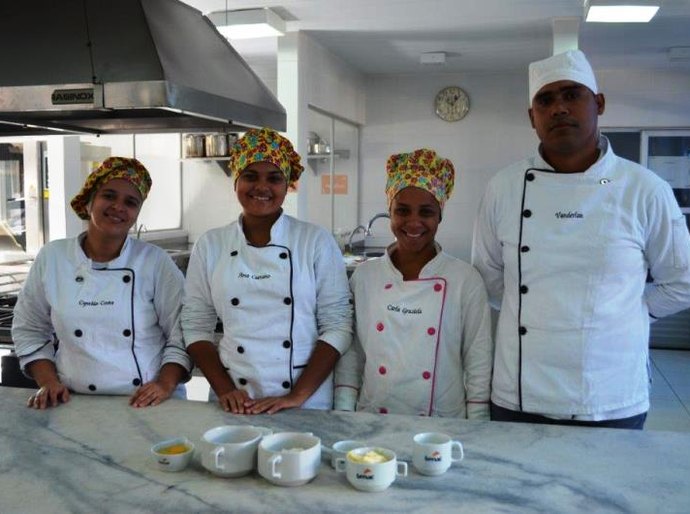 Alunos do curso de Cozinheiro do Senac produzem livro de receitas