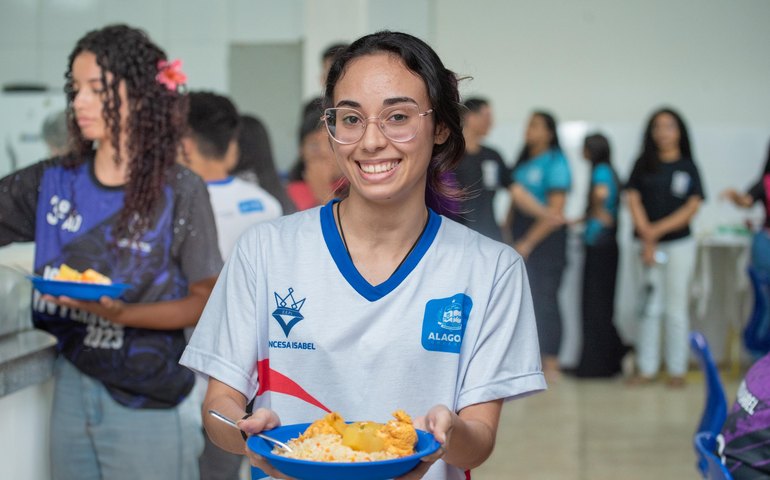 Rede Estadual reduz ultraprocessados na merenda escolar para 10% e ultrapassa meta federal,