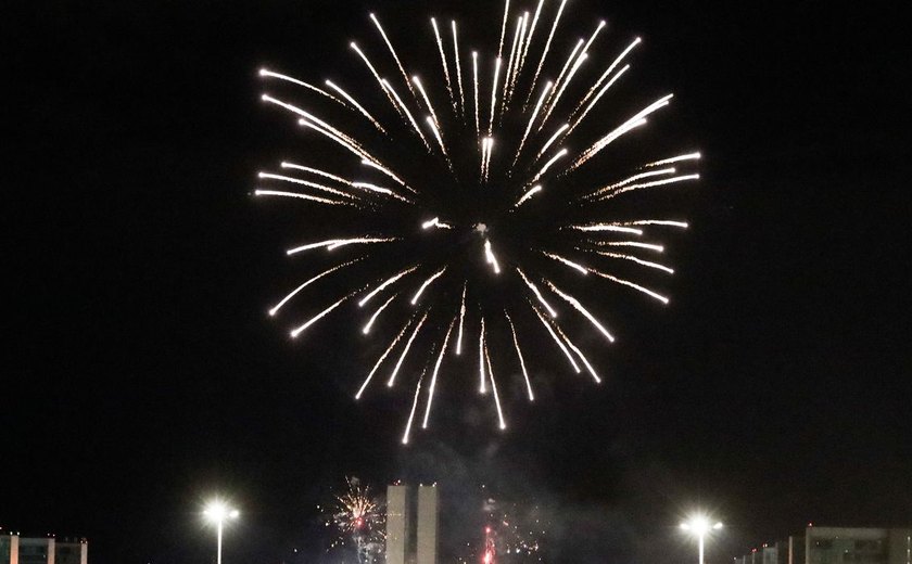 Médicos alertam para acidentes com fogos de artifícios nas festas