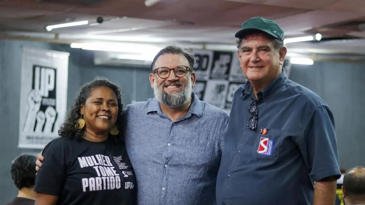 Fleming exalta suplentes sem vínculos com oligarquias e desafia adversários