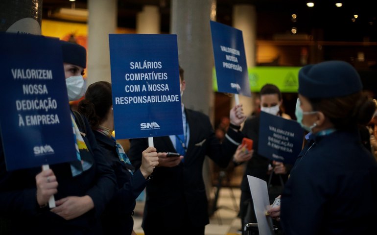 Greve de pilotos e comissários continua após sindicato rejeitar proposta do TST
