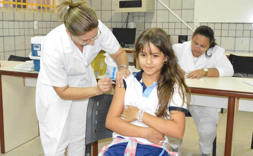 Ações em escolas já aplicaram mais de 18 mil vacinas em crianças e adolescentes de Alagoas