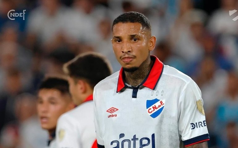 Avião com corpo de Juan Izquierdo chega a Montevidéu; velório será na sede do Nacional