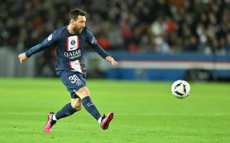 Messi marca no retorno após Copa do Mundo e garante vitória do PSG sobre o Angers