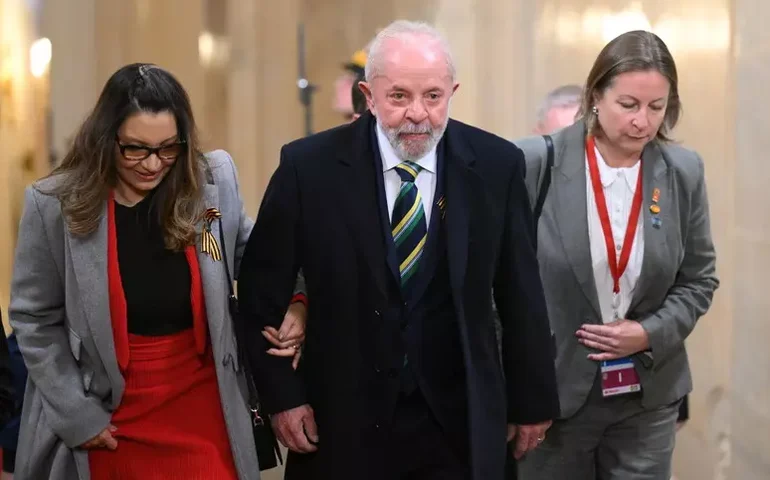 Lula felicita Leão XIV e pede defesa de legado de Francisco