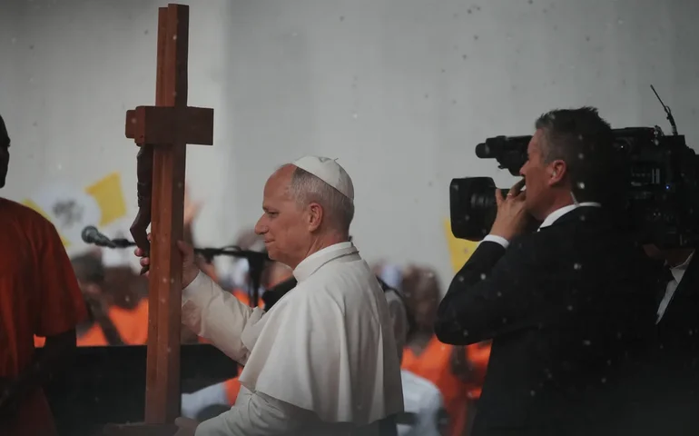 Papa diz a detentos: 'Vocês não estão sozinhos', durante visita a prisão na Guiné Equatorial ao final de sua viagem pela África