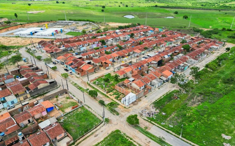 Prefeito Luciano Barbosa assina ordem de serviço para obras no Vale do Perucaba nesta segunda (6)