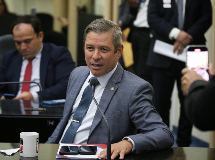ALE aprova PL que reduz carga horária de servidores com familiares com deficiência