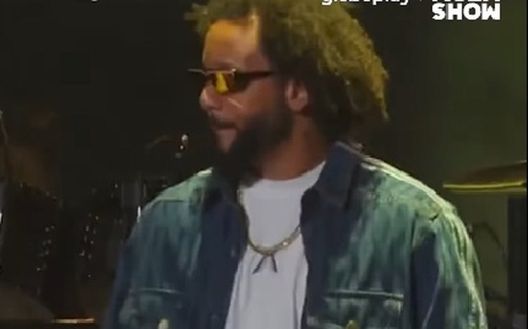 Lollapalooza 2024: Marcelo aparece no palco do 30 Seconds to Mars e toca com Jared Leto