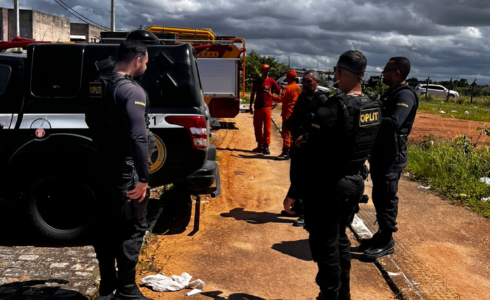 Equipes da Polícia Civil e Bombeiros fazem buscas em mata no Benedito Bentes