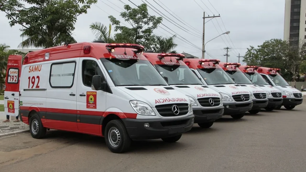 Ambulância atropela mulher e criança em São Paulo