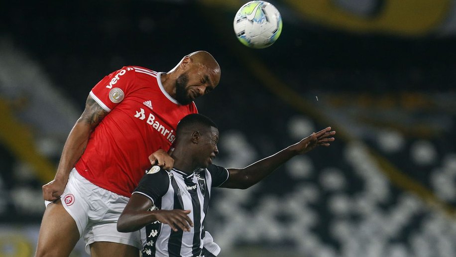 Internacional recebe Botafogo tentando esquecer queda na Libertadores