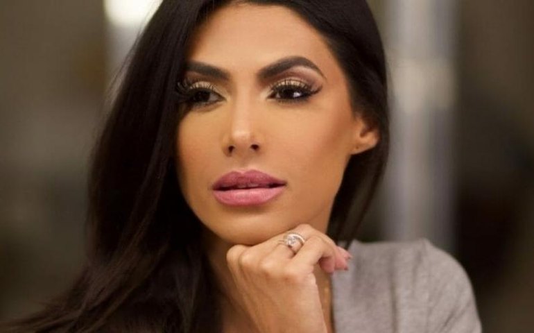 Flávia Noronha, apresentadora do 'TV Fama', passa por cirurgia às pressas