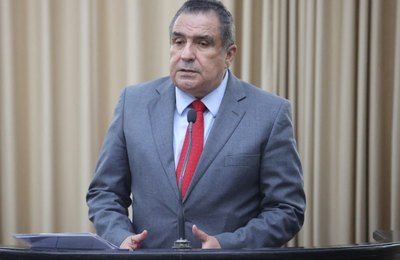Inácio Loiola homenageia professores e defende maior valorização da categoria