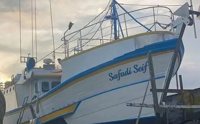 Cinco tripulantes são encontrados 24 horas após naufrágio de embarcação