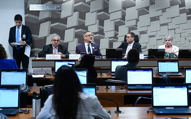Imposto seletivo e Conselho Federativo se destacam em debate sobre reforma