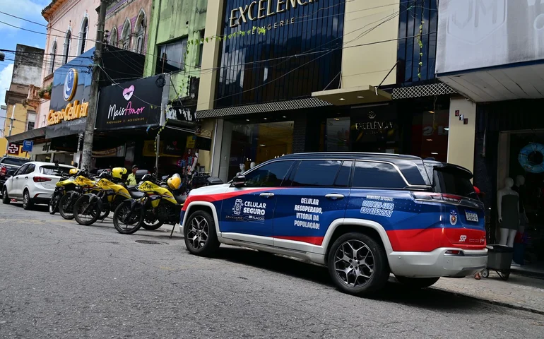 Operação Vitrine do Crime cumpre 20 mandados de busca e apreensão em estabelecimentos suspeitos de vender celulares roubados em Maceió