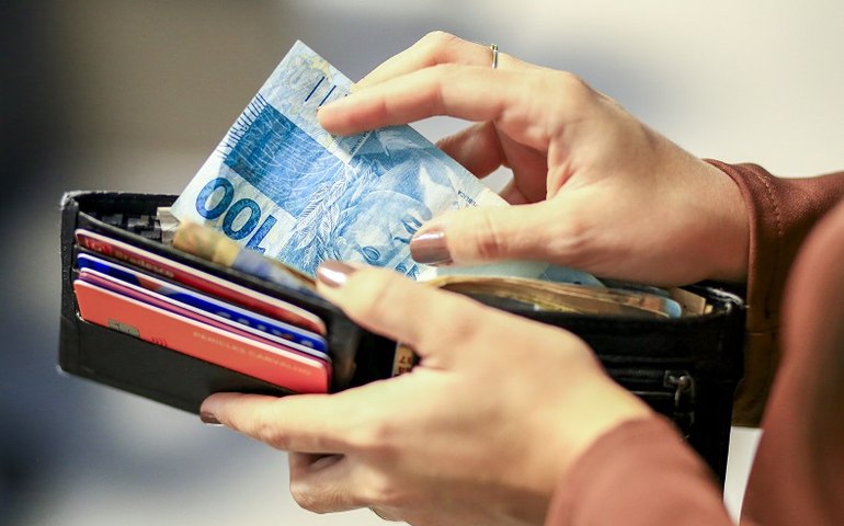 Endividamento e inadimplência das famílias brasileiras renovam recorde em abril