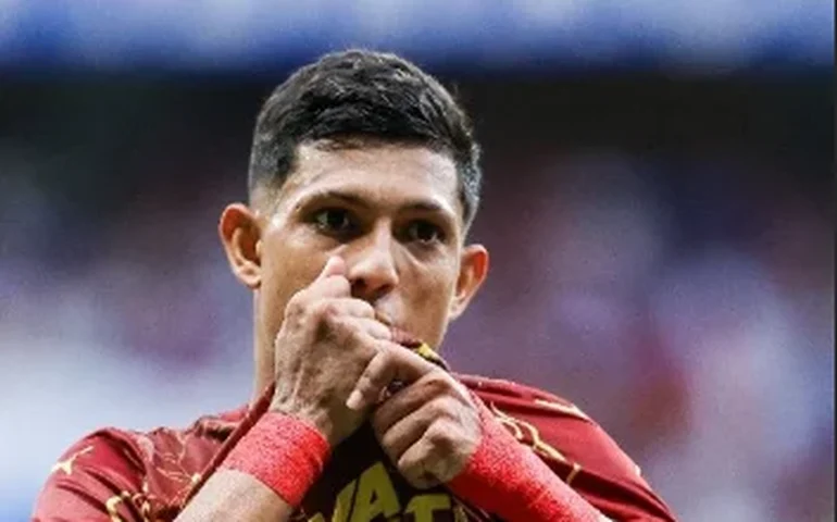 Bahia bate Vasco em jogo polêmico e complica rival no Brasileirão