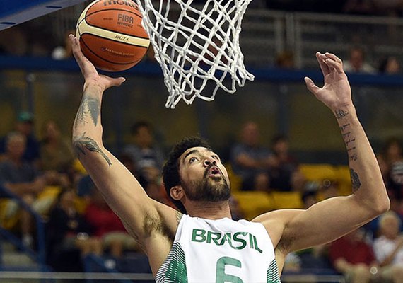 Brasil vence dominicanos e se classifica para final do basquete masculino no Pan
