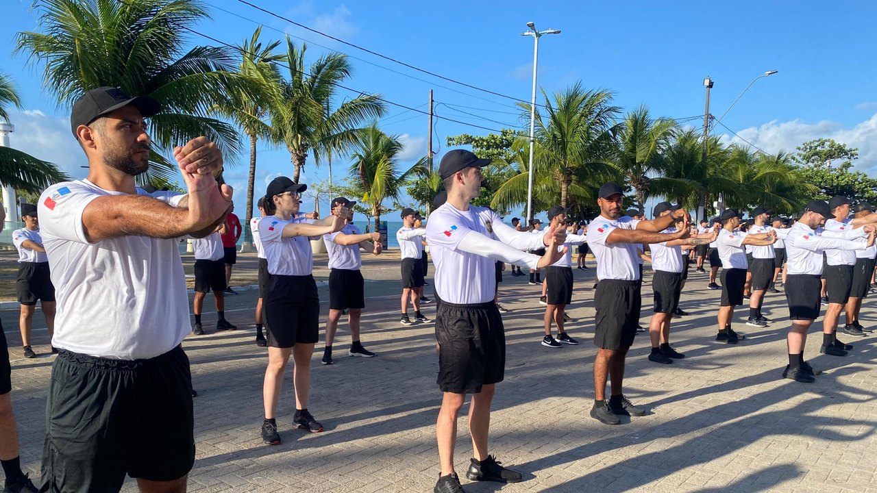 Futuros delegados da Polícia Civil iniciam preparação física com corrida na orla