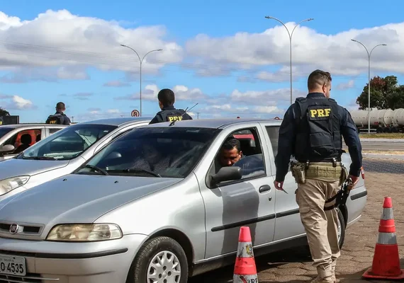 PRF orienta motoristas na volta para casa após o carnaval