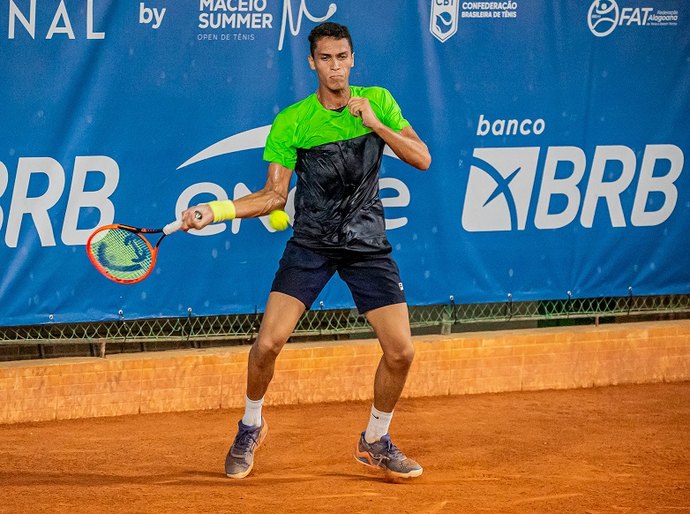 De origem humilde, Paulo Saraiva vence batalha de 3h15 e vai às oitavas em Maceió