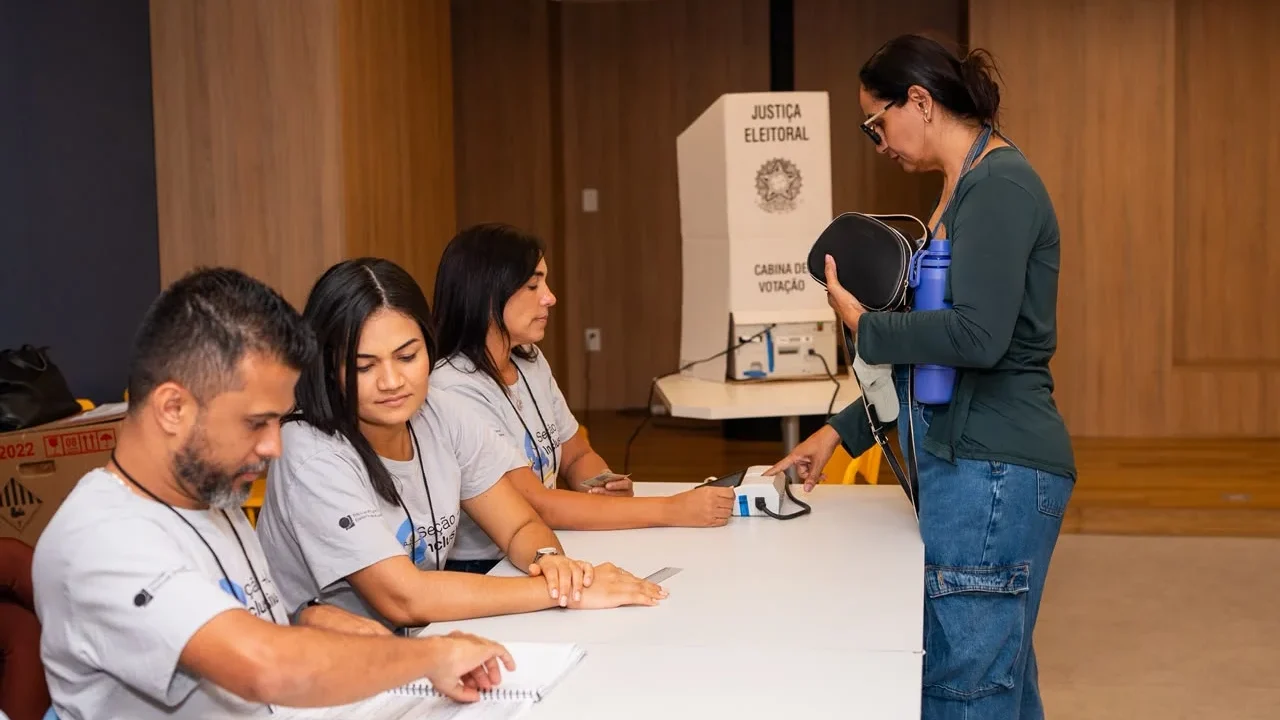 Seções + Q Inclusivas garantem protagonismo de pessoas com deficiência nas mesas receptoras de votos