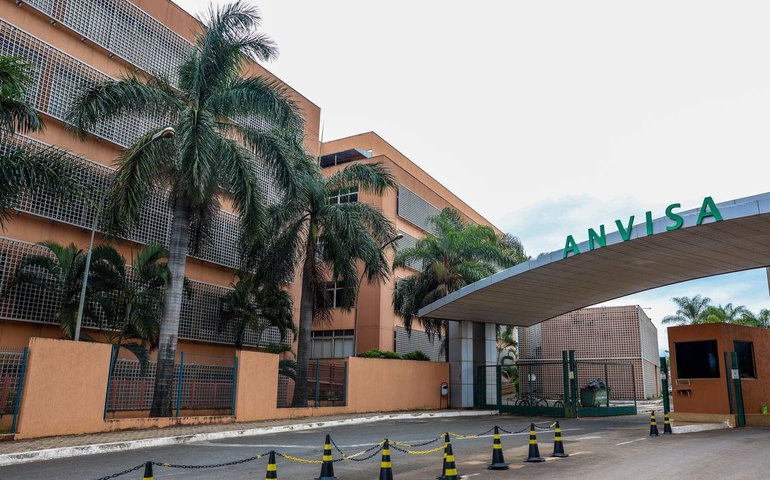 Anvisa determina recolhimento de decorações alimentícias com plástico e glitter