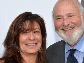 Filho de Rob Reiner será acusado de homicídio qualificado pela morte dos pais